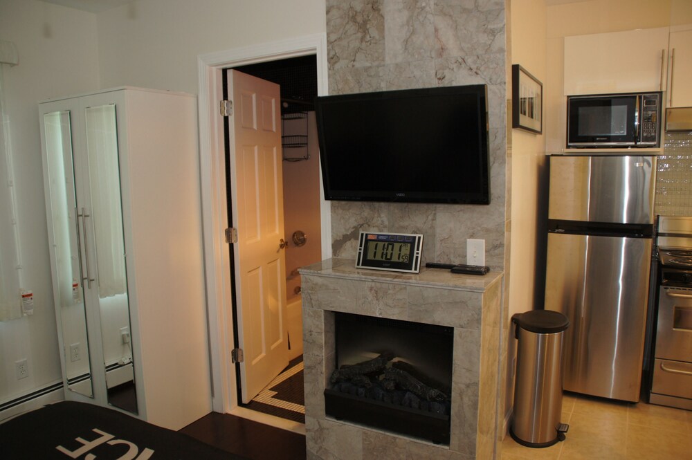 Admiral Weaver Inn - photo 20
