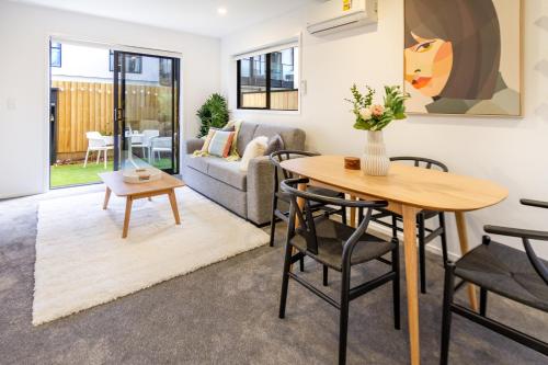 Inner City Luxury 2 Bedroom 2 Bathroom — 4-Star Luxury Hotel in Christchurch, New Zealand