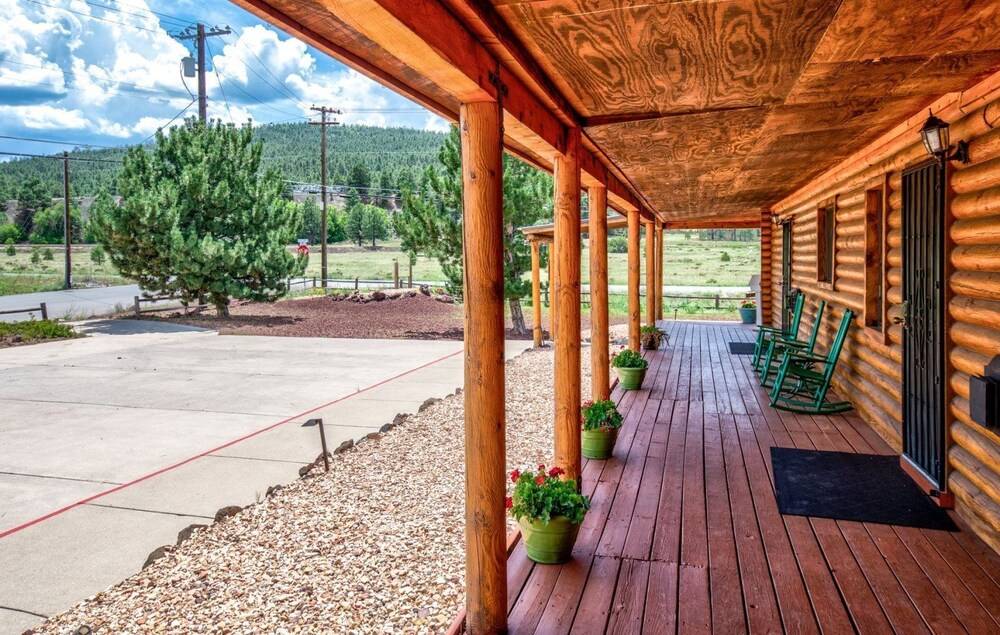 Quarter Horse Inn Rose Room - photo 14