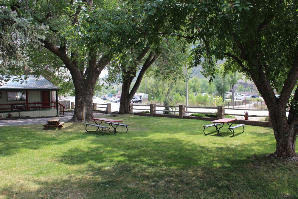 Wapiti Self Service Lodge - photo 30