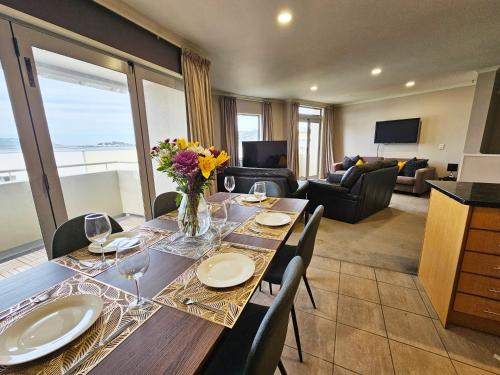Executive Spacious & Modern Home 8 Beds — 4-Star Luxury Hotel in Wellington, New Zealand