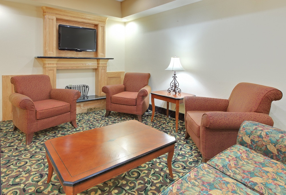 Holiday Inn Express Hotel & Suites by IHG - photo 26