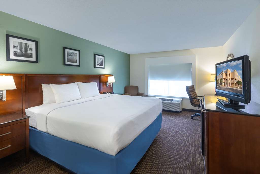 Days Inn by Wyndham Greenville - photo 12