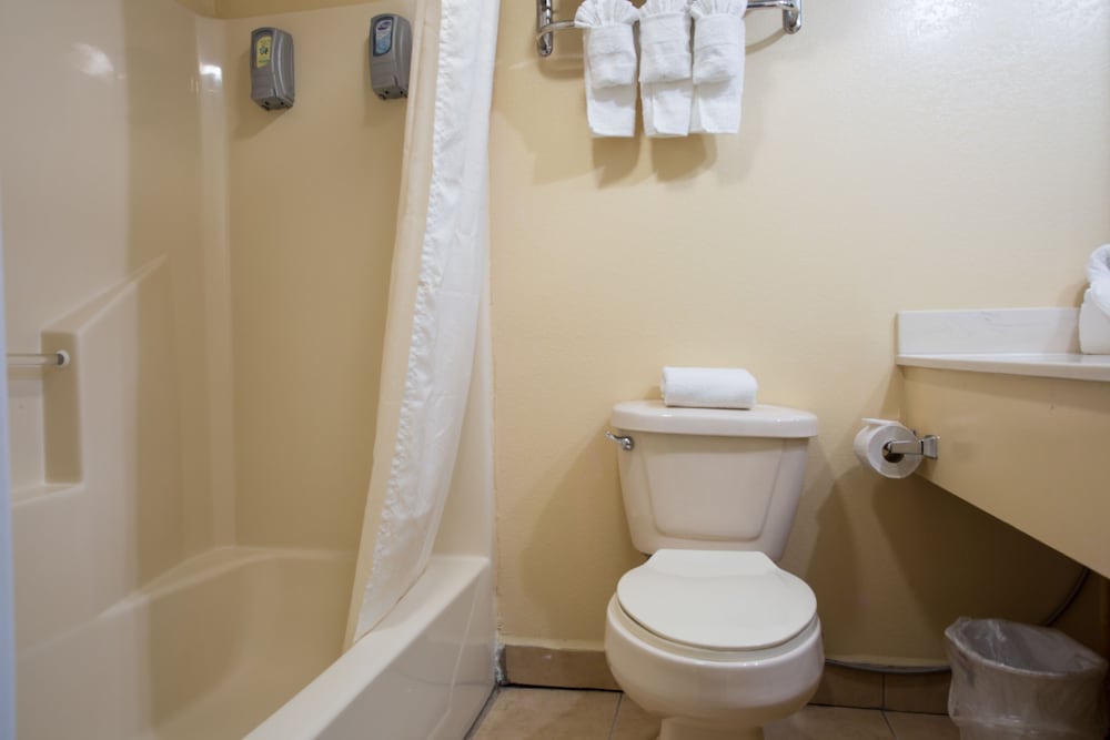 Pinn Road Inn and Suites - photo 24
