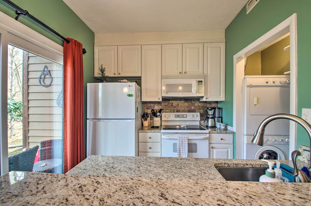 Wintergreen Resort Mountain Condo w Pool Access - photo 8