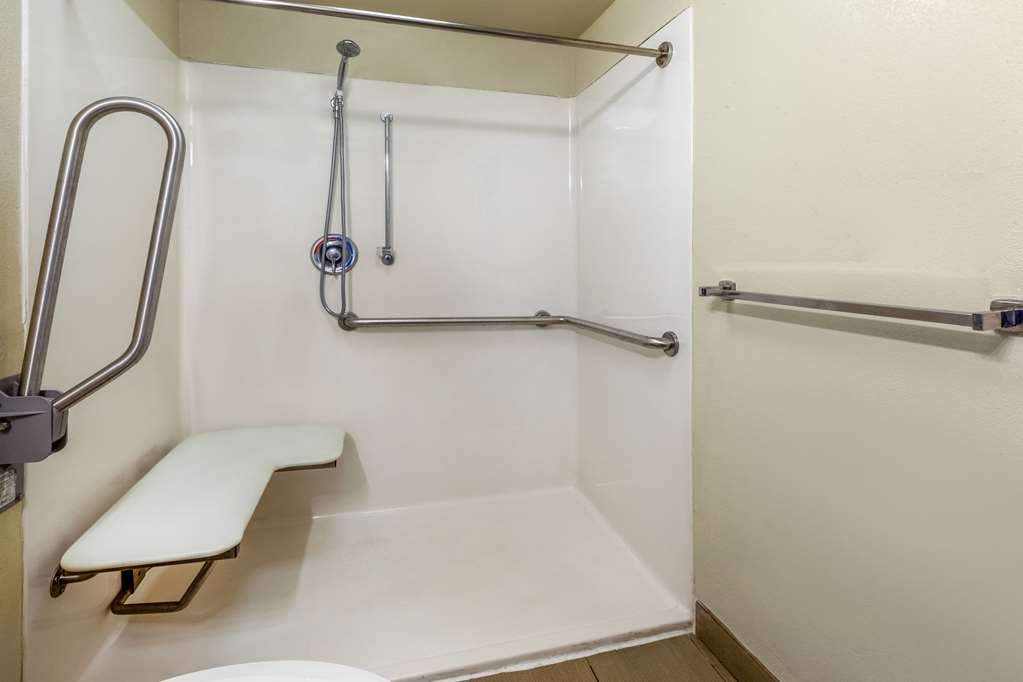 Days Inn by Wyndham Austintown - photo 24
