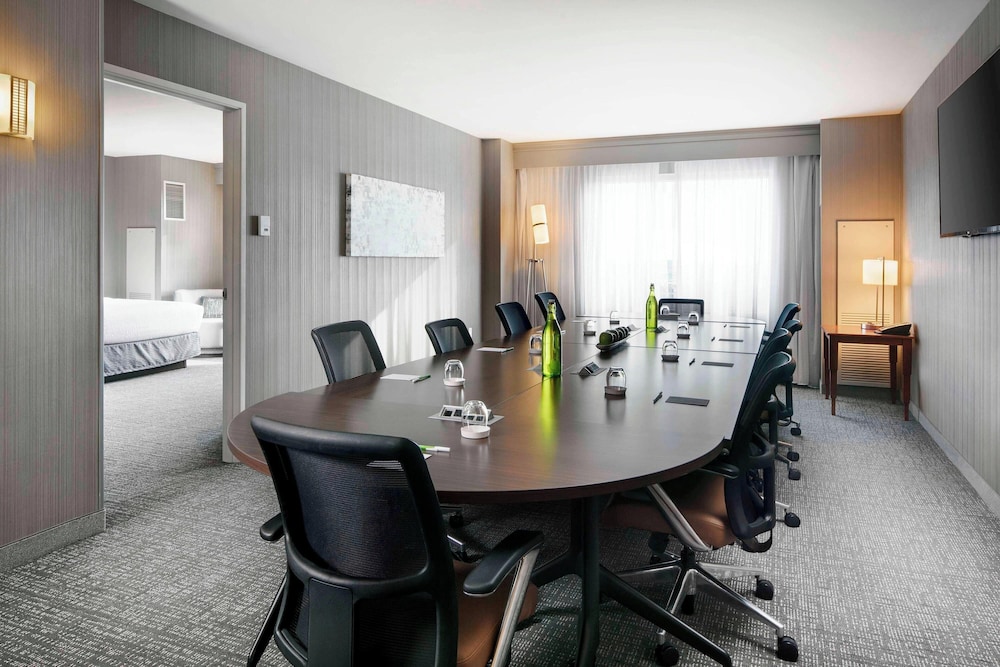 Courtyard by Marriott Indianapolis Downtown - photo 40