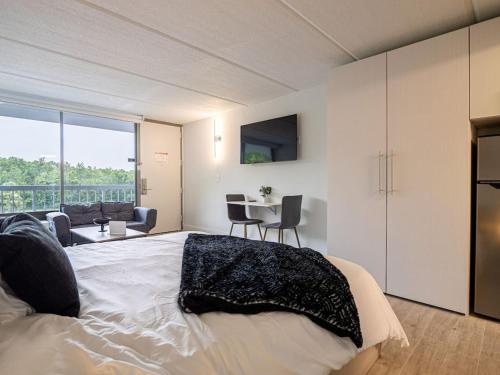 Bright and Private Suite with Everything You Need - photo 40