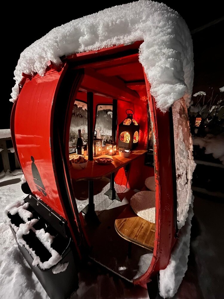 Chalet le Nutshell AravisTour — 4-Star Luxury Hotel in Thones, France