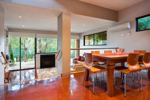 Lake Daylesford Lodge 7 — 4-Star Luxury Hotel in Daylesford, Australia
