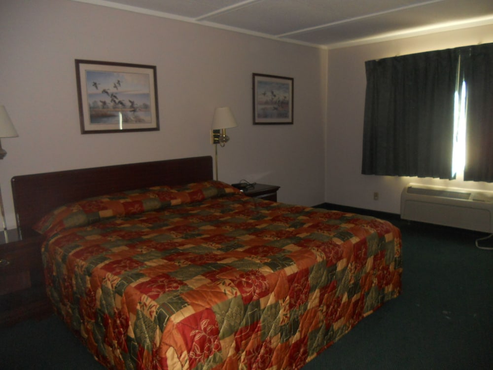 Rapids Inn and Suites - photo 19