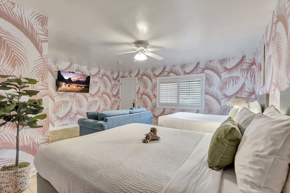 Santa Monica Hotel - photo 23