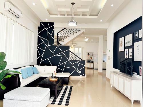 5 Bedroom Villa in Vung Tau Biệt thự 5 phòng Bãi sau The Black & White Garden Villa — 4-Star Luxury Hotel in Vung Tau, Vietnam