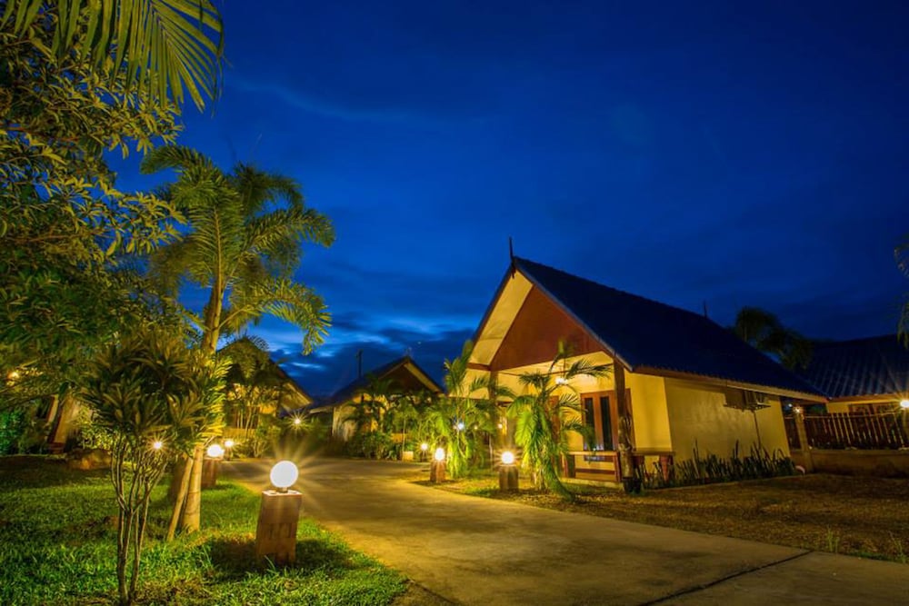 Family Resort — hotel in Chumphon