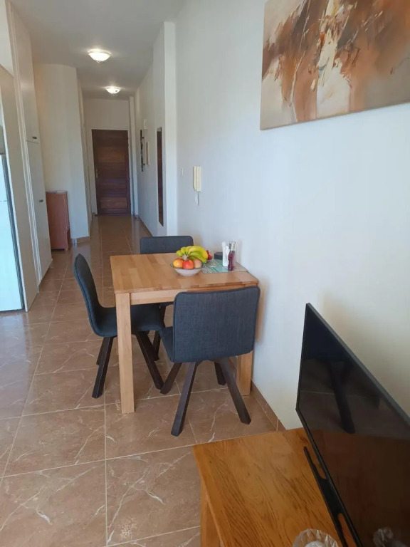 Queens Gardens suite by the sea pool and mall