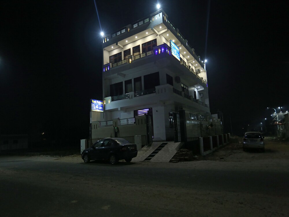 Oyo 26628 Hotel Rest Palace — Agra