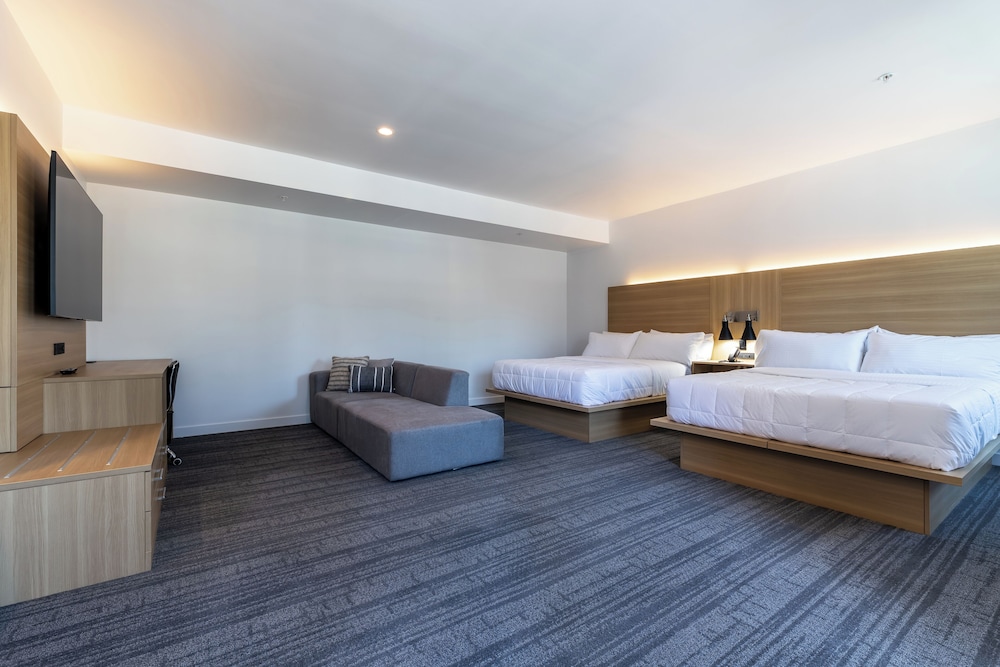 Hotel Mai Downtown Long Beach - photo 23