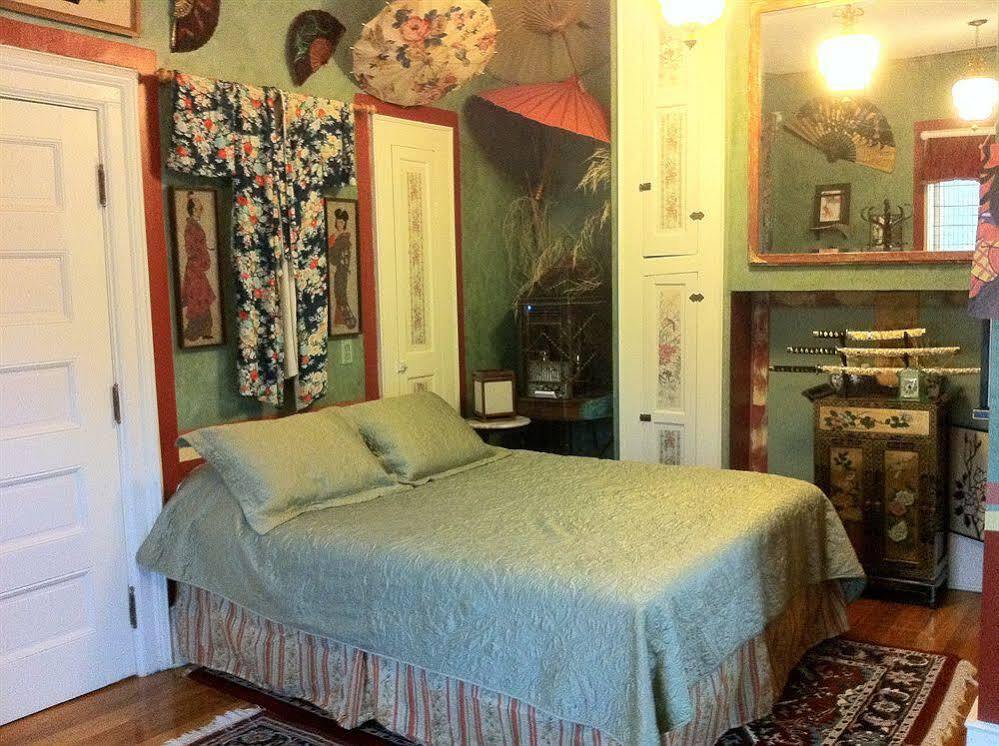 Flo S Hideaway — Bristol