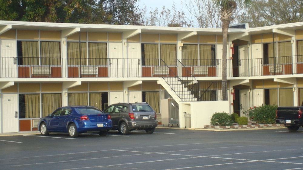 Best Rest Inn - photo 13