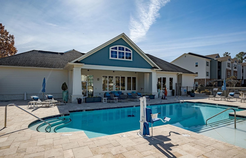 Landing Apartments North Charlotte — 4-Star Luxury Hotel in Charlotte, United States