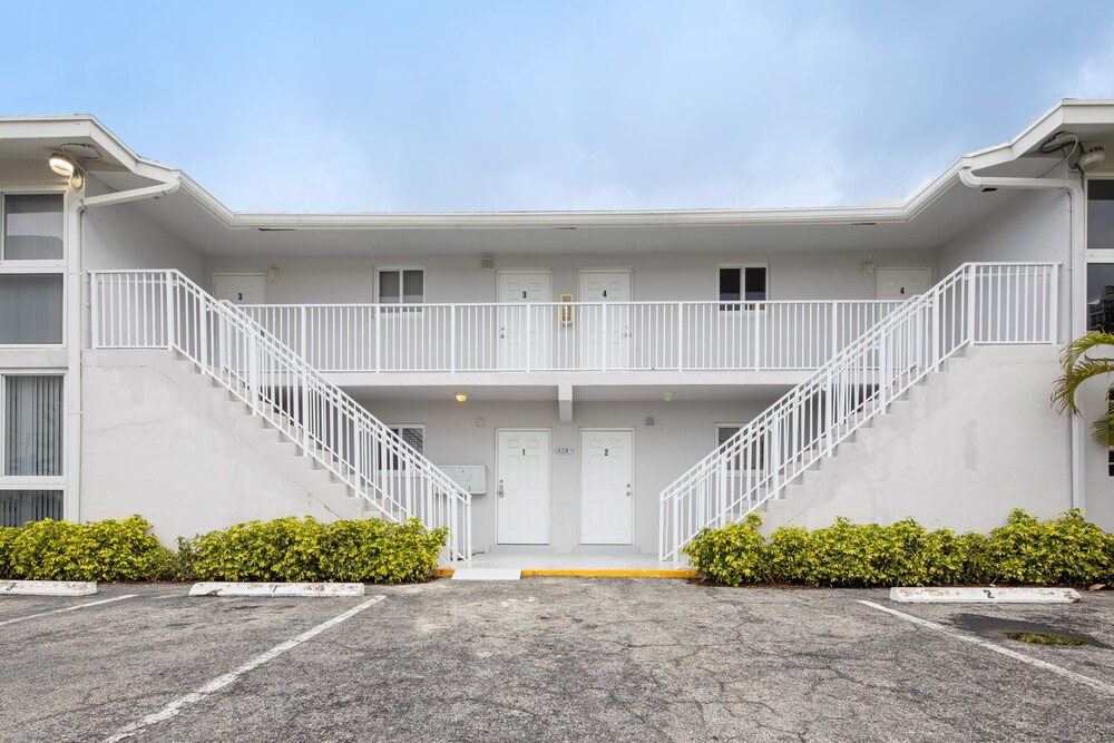 Pompano Suites by the Beach — Pompano Beach — photo 2