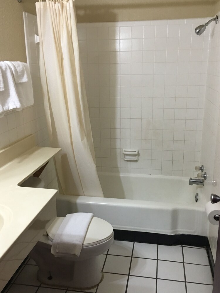 Best Value Inn Motel Sandusky - photo 47