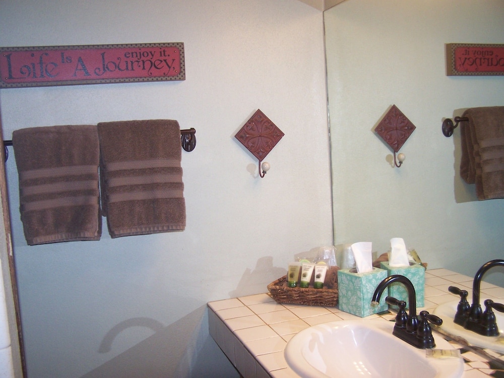 Blanco County Inn - photo 67
