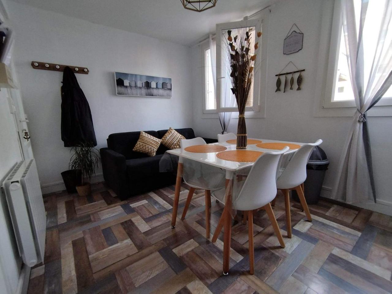 O Bord de L’ Eau in Le Treport, France