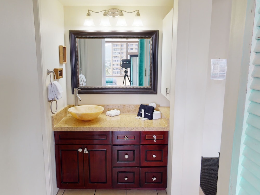 Waikiki Banyan High Level Condo with Private Lanai by Koko Resort Vacation Rentals - photo 72
