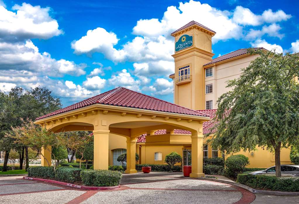 La Quinta Inn & Suites by Wyndham Dallas North Central - featured photo
