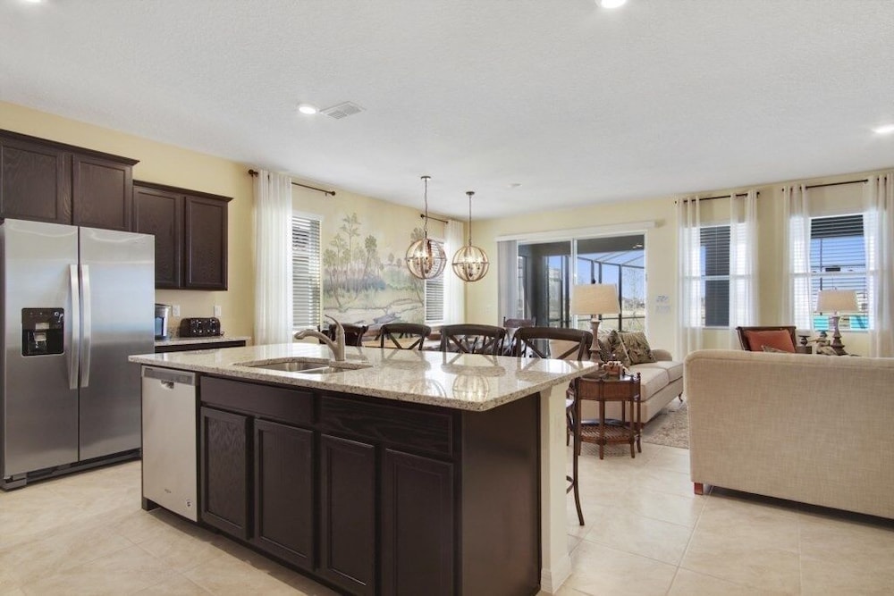 Welleroaks at Solterra Resort by Shine Villas - photo 10