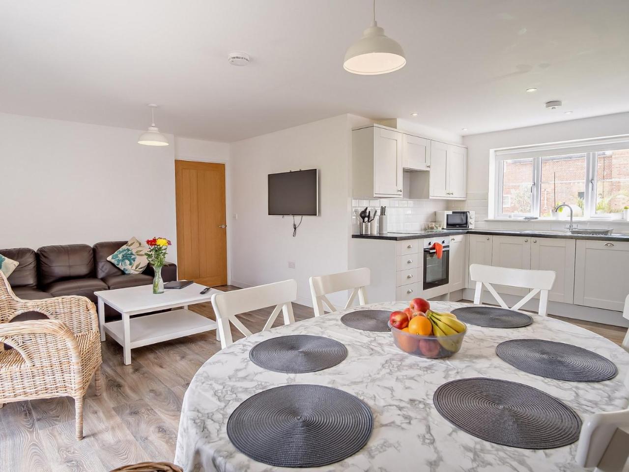 4 Bed in Newport oc 90251 in Newport, United Kingdom