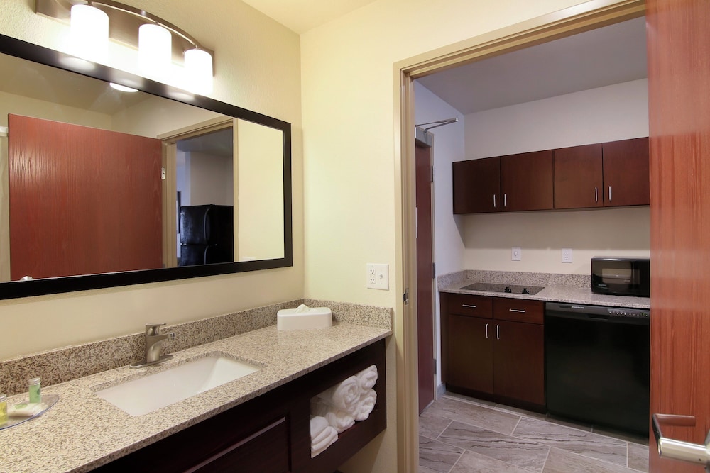 Cobblestone Inn & Suites at UW Stout Downtown Menomonie - photo 15