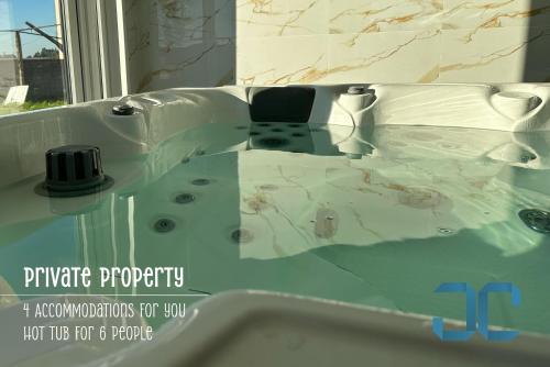Arada Property 4 Houses in 1 Private Property Free Parking and Hot Tub in Unknown City, Portugal