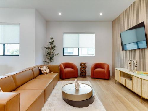 Modern Luxe Retreat Six Bedroom — 4-Star Luxury Hotel in Los Angeles, United States