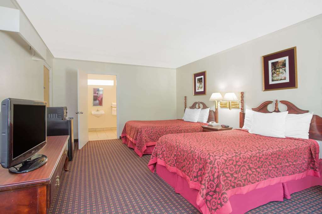 Red dot inn Milledgeville - photo 8