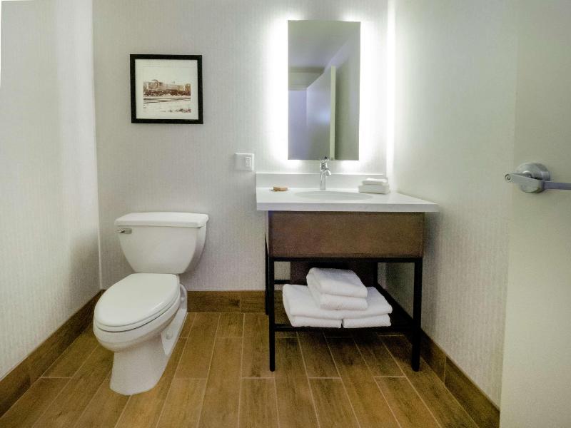 DoubleTree by Hilton Jamestown - photo 96
