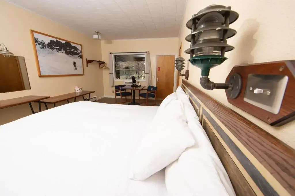 Yodeler Motel - photo 9