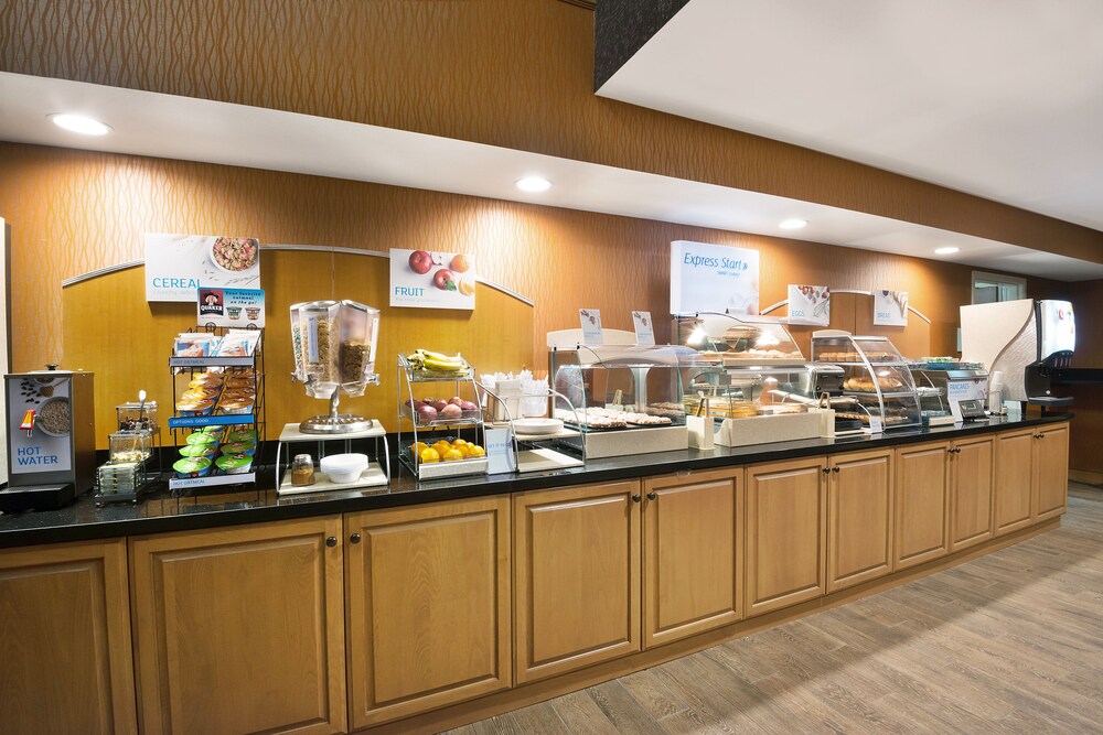 Holiday Inn Express & Suites Fraser Winter Park Area by IHG - photo 35