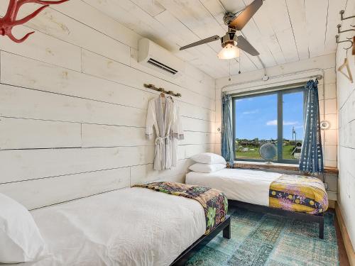 Flophouze Shipping Container Hotel - photo 8