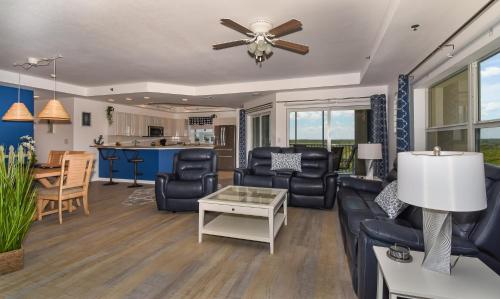 Stunning Modern Beachy 32 Corner Condo W pond views. OW11 507 — 4-Star Luxury Hotel in New Smyrna Beach, United States