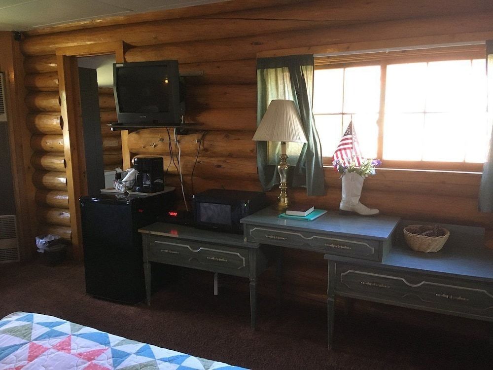 Branding Iron Inn - photo 10