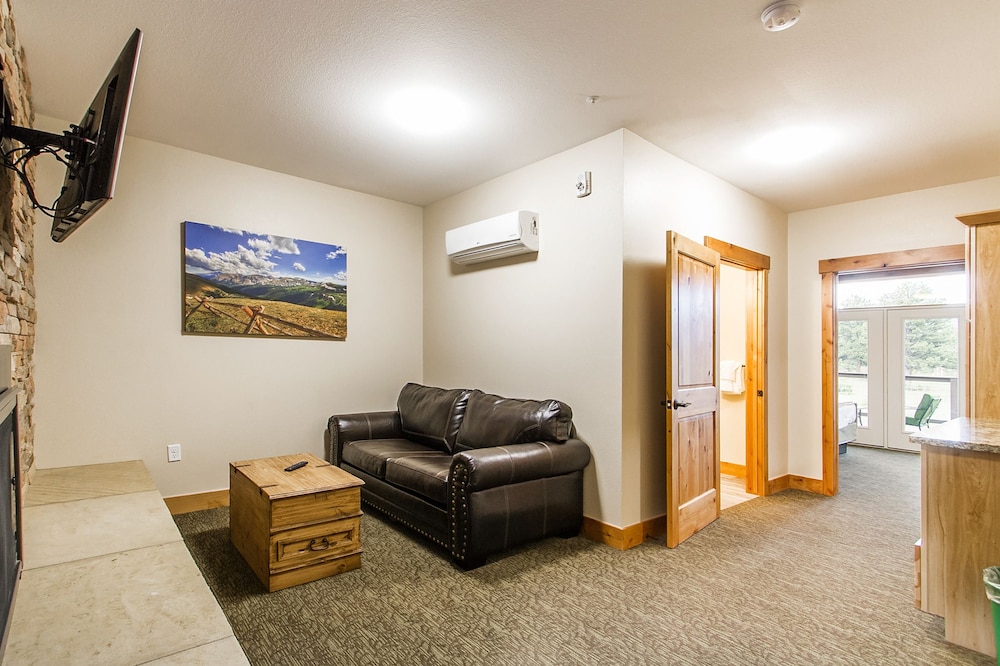 Coyote Mountain Lodge - photo 6