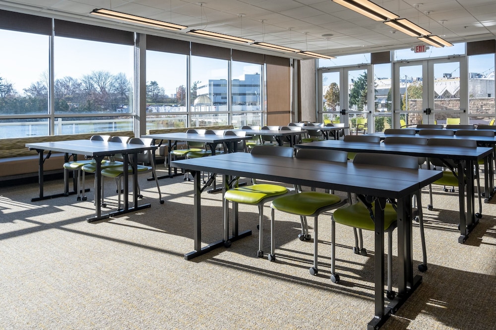 SpringHill Suites by Marriott Woodbridge - photo 38