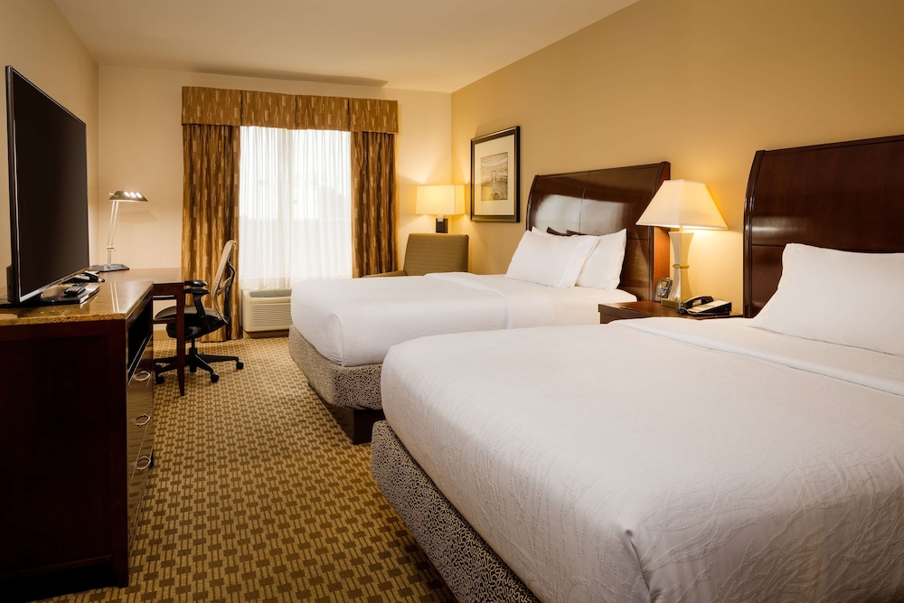 Hilton Garden Inn Cincinnati Blue Ash - photo 11