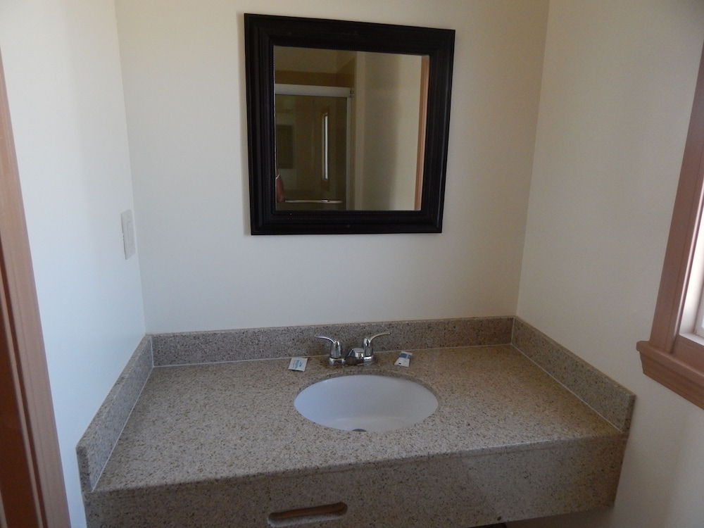 Bay Bridge Inn - photo 21