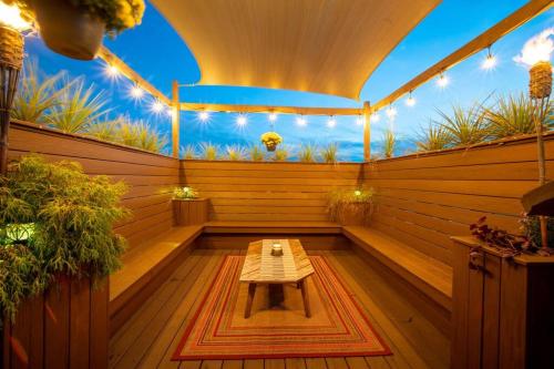 Double Decker Roofdeck Gorgeous View in Passyunk — 4-Star Luxury Hotel in Philadelphia, United States