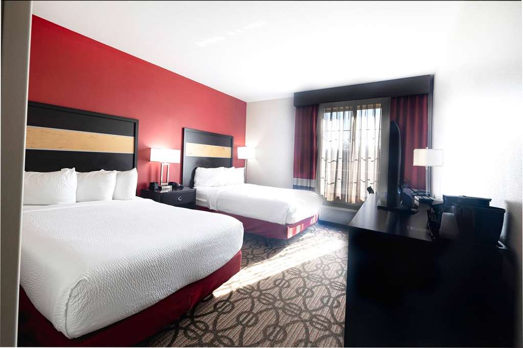 La Quinta Inn & Suites by Wyndham Starkville at MSU - photo 16