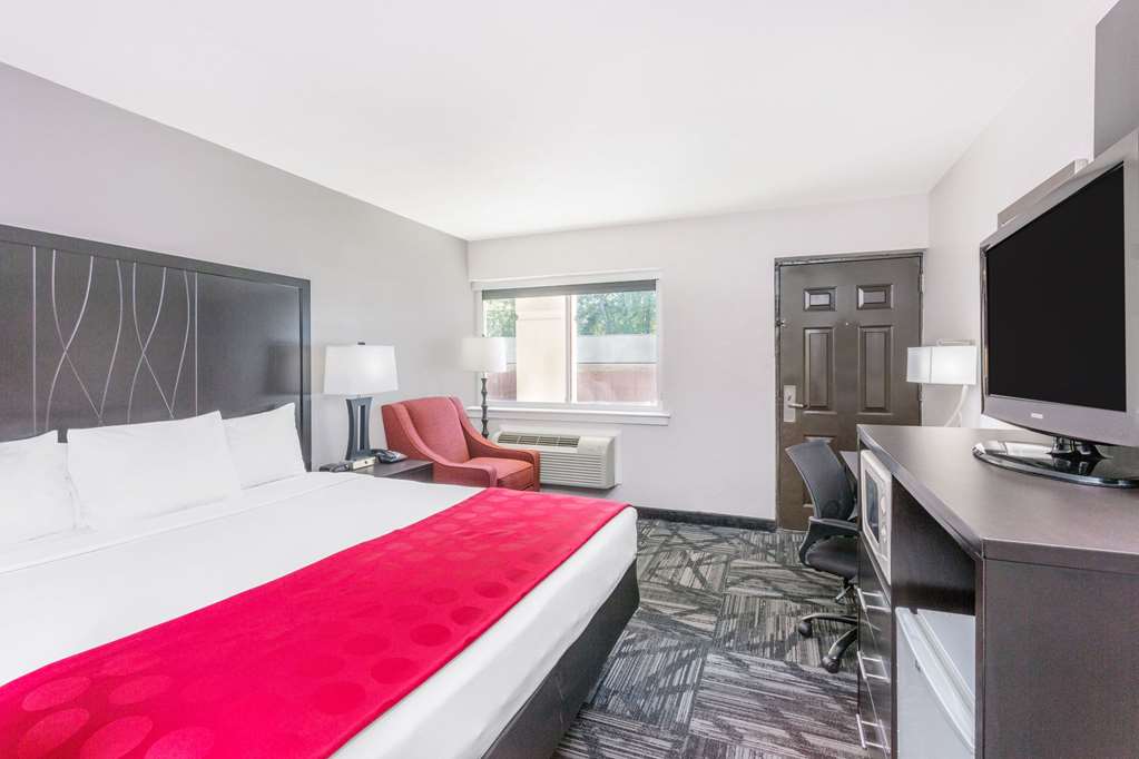 Ramada by Wyndham Tuscaloosa - photo 12