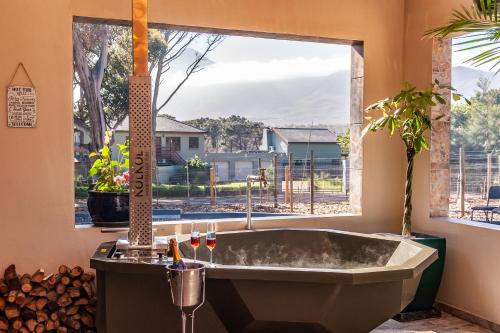Serenity Vista Retreat — 4-Star Luxury Hotel in Cape Town, South Africa